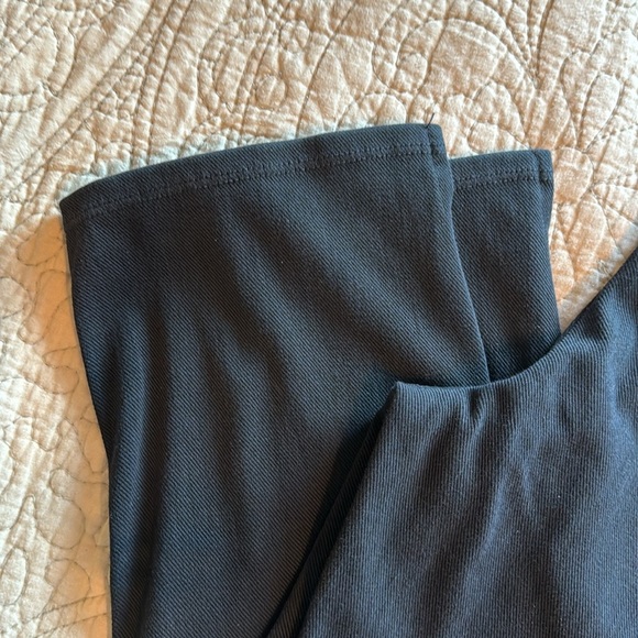 SPANX Pull-On Capri Jeans - Picture 3 of 11